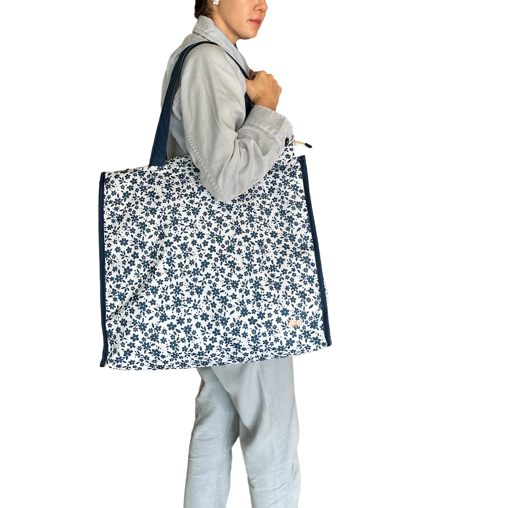 BOLSA CABE TODO GIGANTE FLORES AZULES