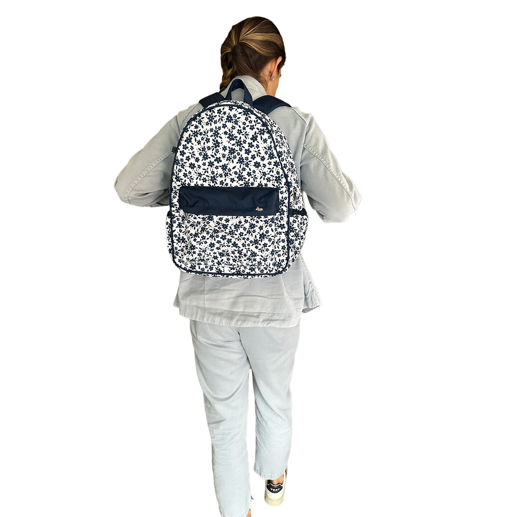 MOCHILA CLÁSICA FLORES AZULES